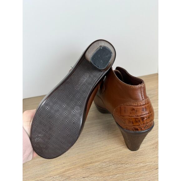 Sanita Women's 464202 Size 8.5 Brown Leather Buckle Up Ankle Booties - Picture 6 of 9